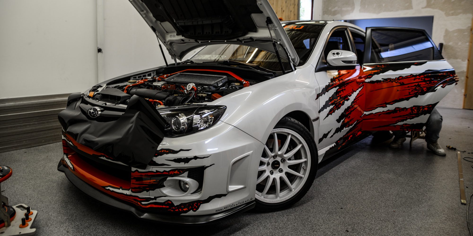 subarumong-1 von MK Folientechnik folierter VW Amarok blau foliert hinten